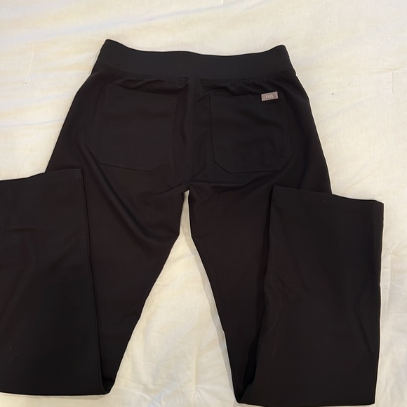 FIGS basic scrub pants - Picture 5 of 6